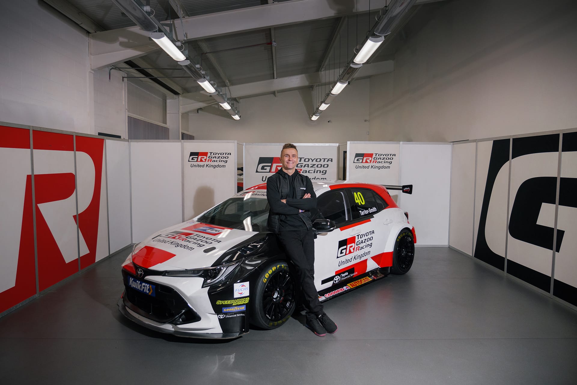 Árón Taylor-Smith stood next to car