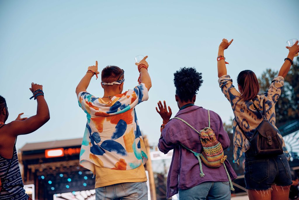 music festival friends